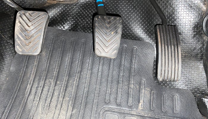 2017 Hyundai Eon ERA +, Petrol, Manual, 61,242 km, Pedals