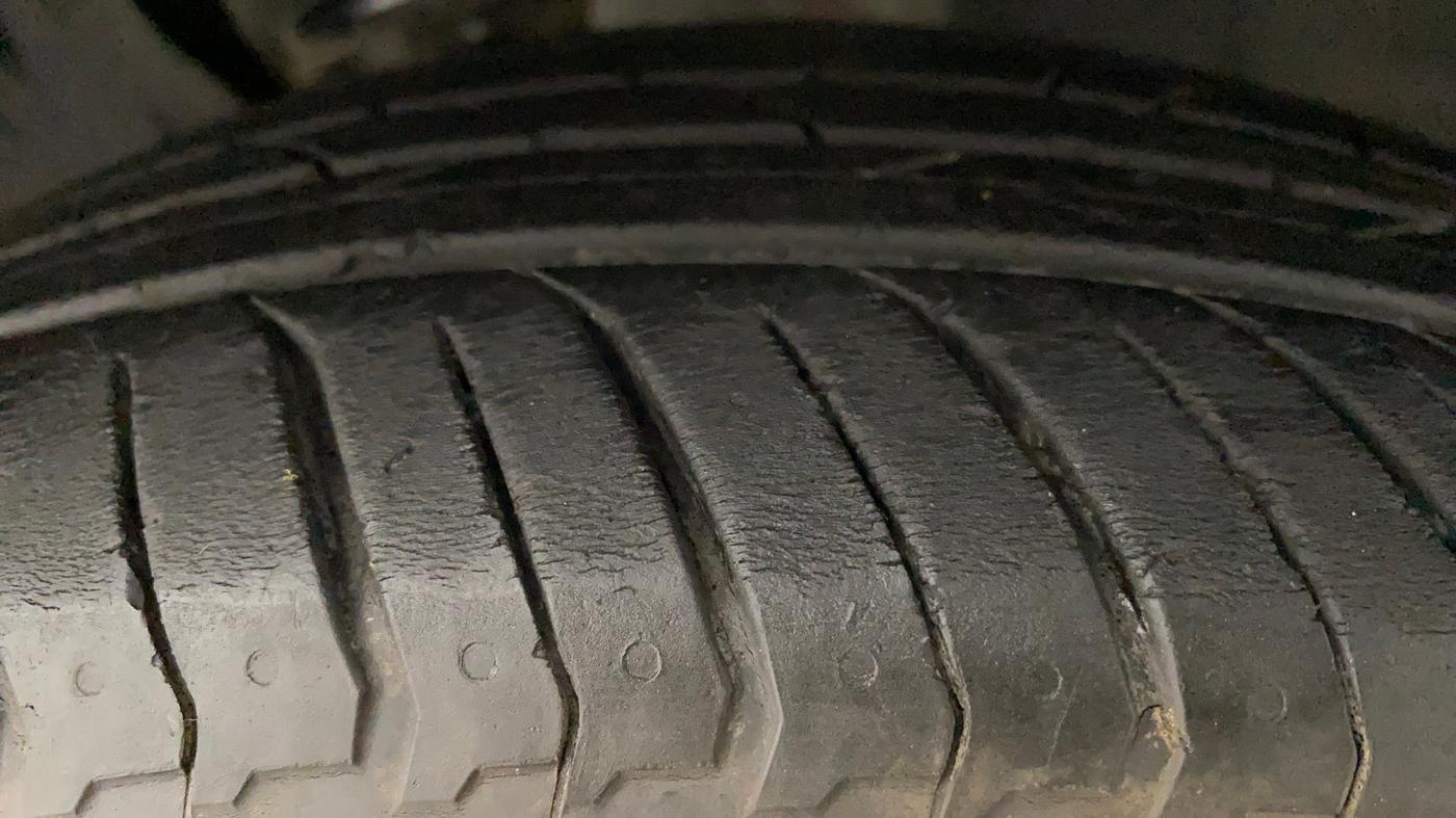 2021 Nissan MAGNITE XV PREMIUM, Petrol, Manual, 12,654 km, Right Front Tyre Tread