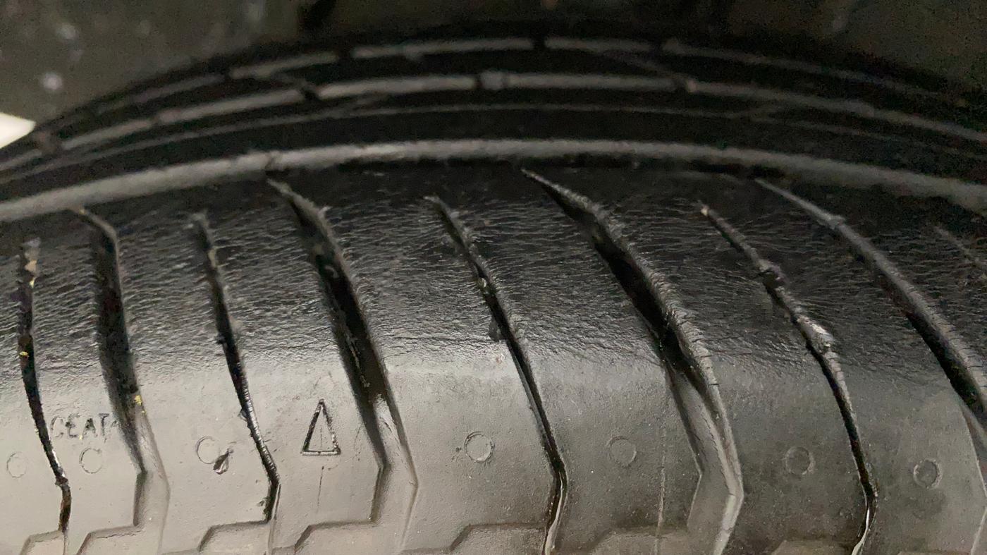 2021 Nissan MAGNITE XV PREMIUM, Petrol, Manual, 12,654 km, Right Rear Tyre Tread