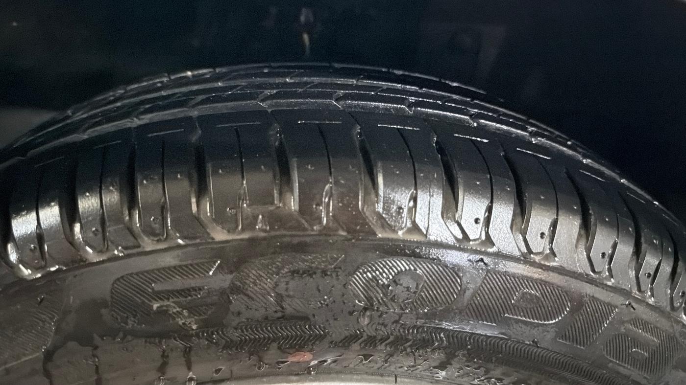 2014 Honda City 1.5L I-VTEC VX, Petrol, Manual, 1,02,193 km, Right Front Tyre Tread