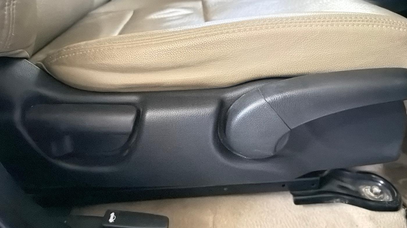 2014 Honda City 1.5L I-VTEC VX, Petrol, Manual, 1,02,193 km, Driver Side Adjustment Panel