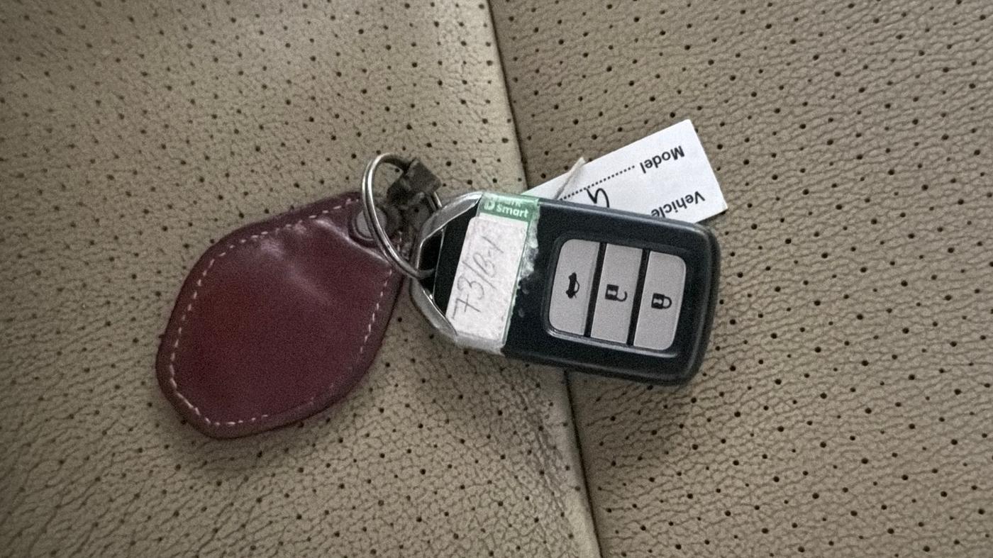 2014 Honda City 1.5L I-VTEC VX, Petrol, Manual, 1,02,193 km, Key Close Up