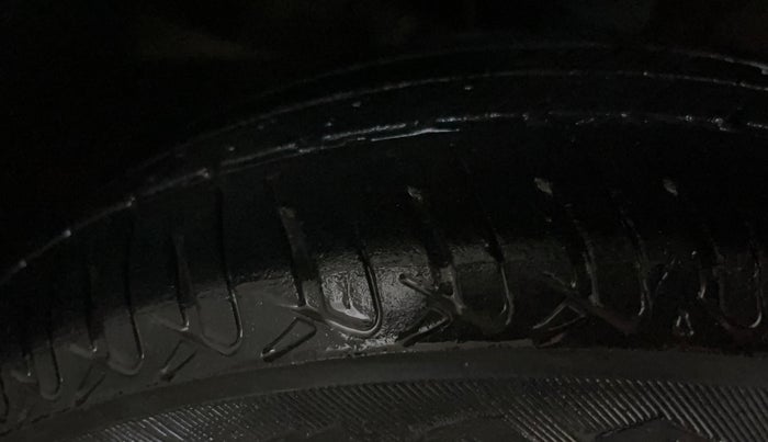 2014 Maruti Wagon R 1.0 VXI, Petrol, Manual, 48,418 km, Right Front Tyre Tread