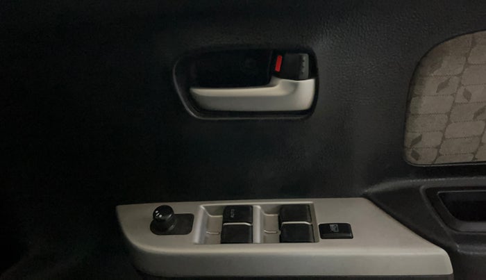 2014 Maruti Wagon R 1.0 VXI, Petrol, Manual, 48,418 km, Driver Side Door Panels Control