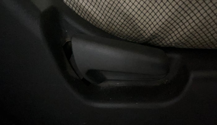 2014 Maruti Wagon R 1.0 VXI, Petrol, Manual, 48,418 km, Driver Side Adjustment Panel