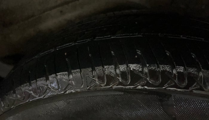 2014 Maruti Wagon R 1.0 VXI, Petrol, Manual, 48,418 km, Left Rear Tyre Tread