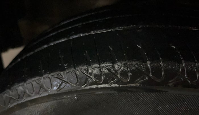 2014 Maruti Wagon R 1.0 VXI, Petrol, Manual, 48,418 km, Left Front Tyre Tread