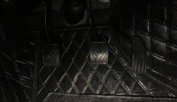 2014 Maruti Wagon R 1.0 VXI, Petrol, Manual, 48,418 km, Pedals