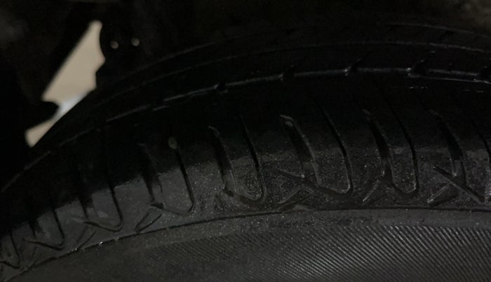 2014 Maruti Wagon R 1.0 VXI, Petrol, Manual, 48,418 km, Right Rear Tyre Tread