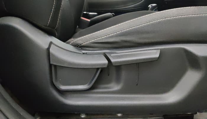 2022 Hyundai NEW I20 ASTA (O) 1.2 AT, Petrol, Automatic, 38,553 km, Driver Side Adjustment Panel