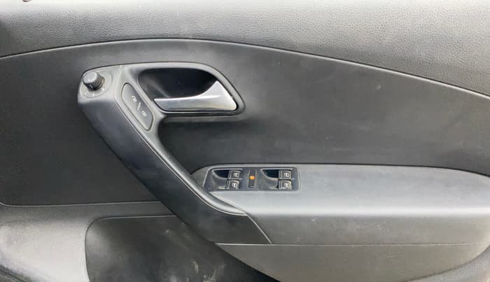 2014 Volkswagen Polo COMFORTLINE 1.2L, CNG, Manual, 26,474 km, Driver Side Door Panels Control