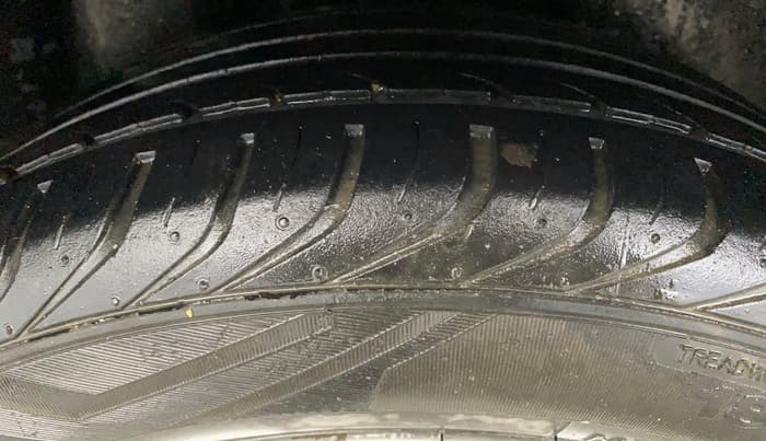2014 Volkswagen Polo COMFORTLINE 1.2L, CNG, Manual, 26,474 km, Right Rear Tyre Tread