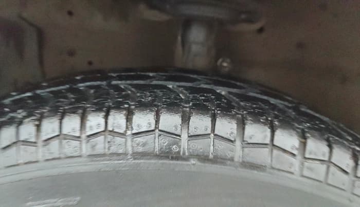 2013 Maruti Swift Dzire VXI, Petrol, Manual, 71,083 km, Left Front Tyre Tread