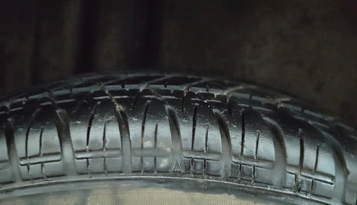 2013 Maruti Swift Dzire VXI, Petrol, Manual, 71,083 km, Right Rear Tyre Tread