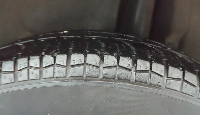 2013 Maruti Swift Dzire VXI, Petrol, Manual, 71,083 km, Left Rear Tyre Tread