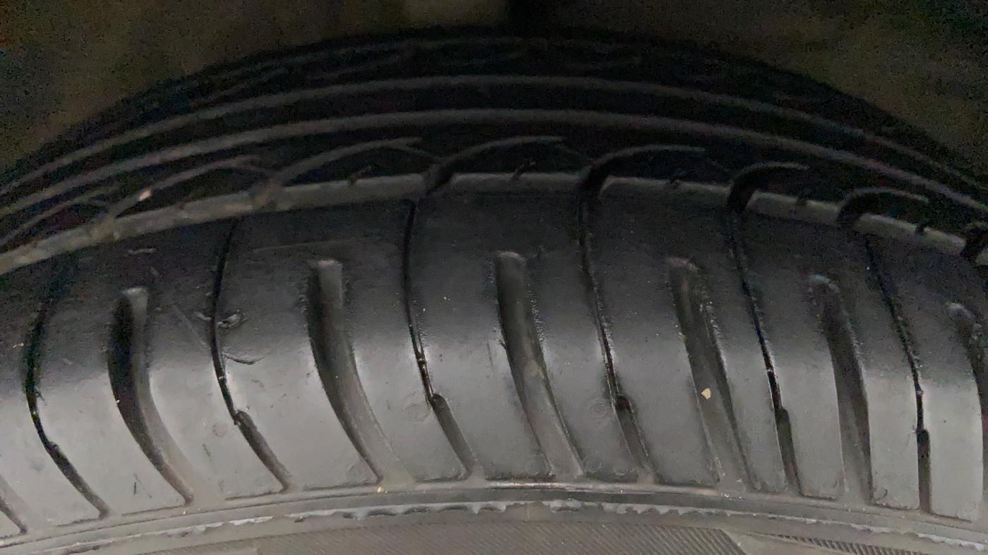 2014 Toyota Etios Liva G, CNG, Manual, 63,871 km, Right Front Tyre Tread