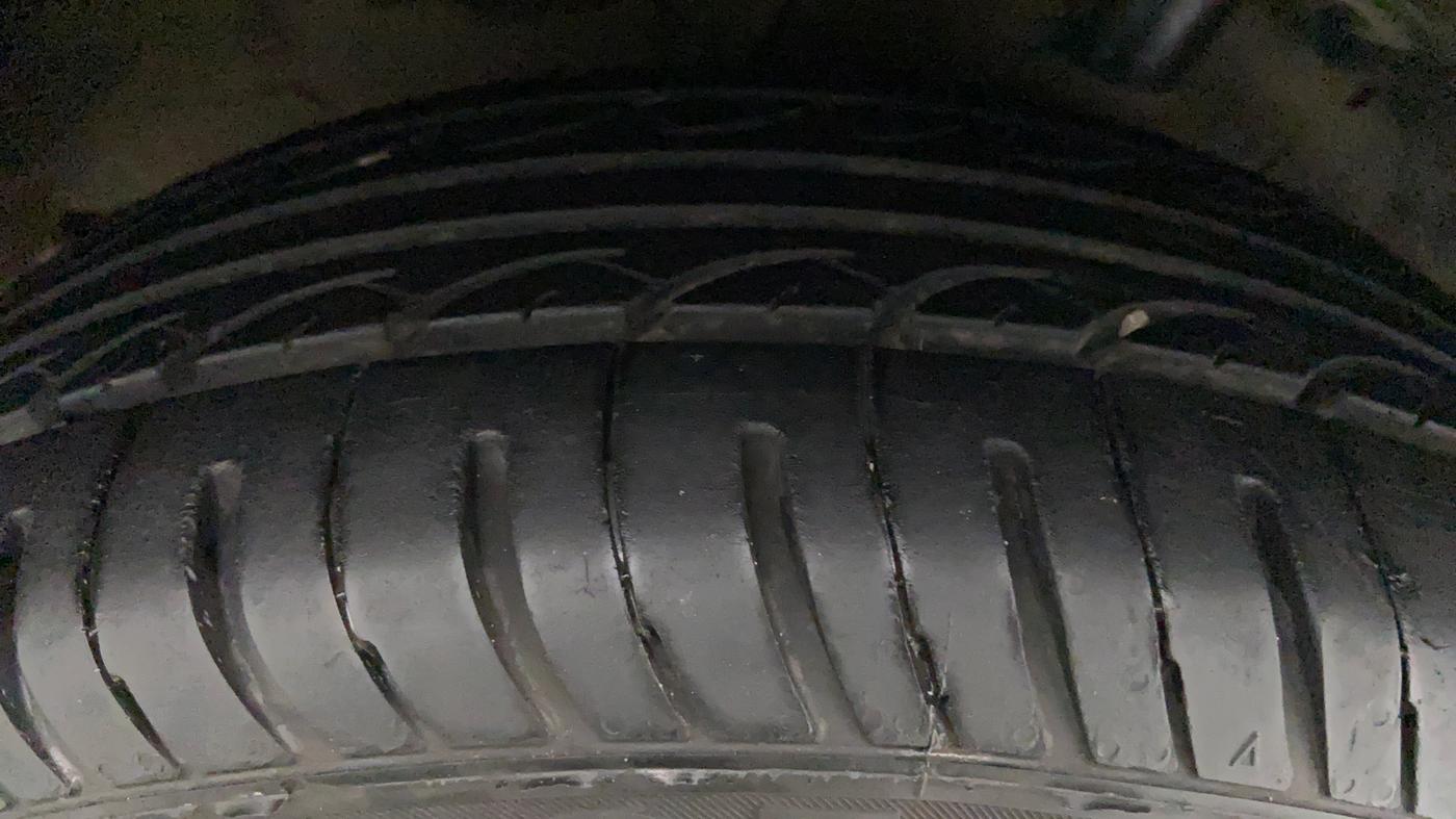 2014 Toyota Etios Liva G, CNG, Manual, 63,871 km, Right Rear Tyre Tread
