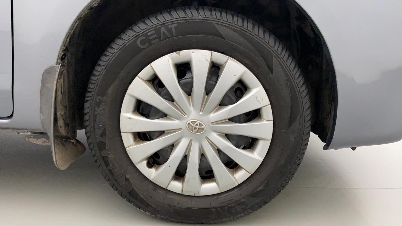 2014 Toyota Etios Liva G, CNG, Manual, 63,871 km, Right Front Wheel