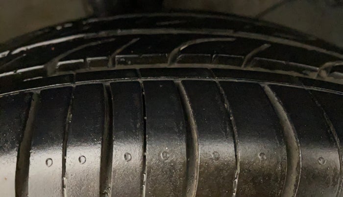 2013 Honda Brio S MT, Petrol, Manual, 75,335 km, Right Front Tyre Tread