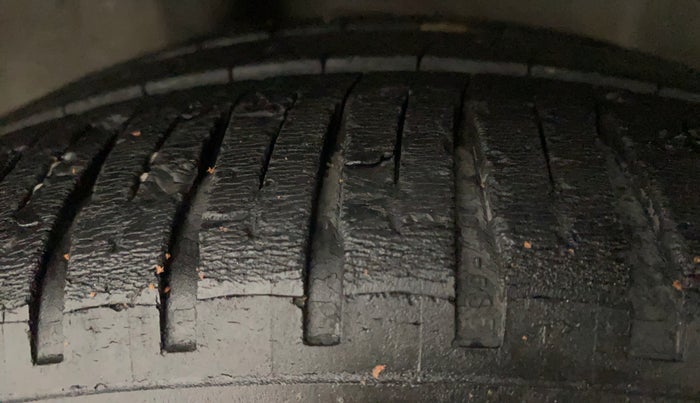 2013 Honda Brio S MT, Petrol, Manual, 75,335 km, Right Rear Tyre Tread