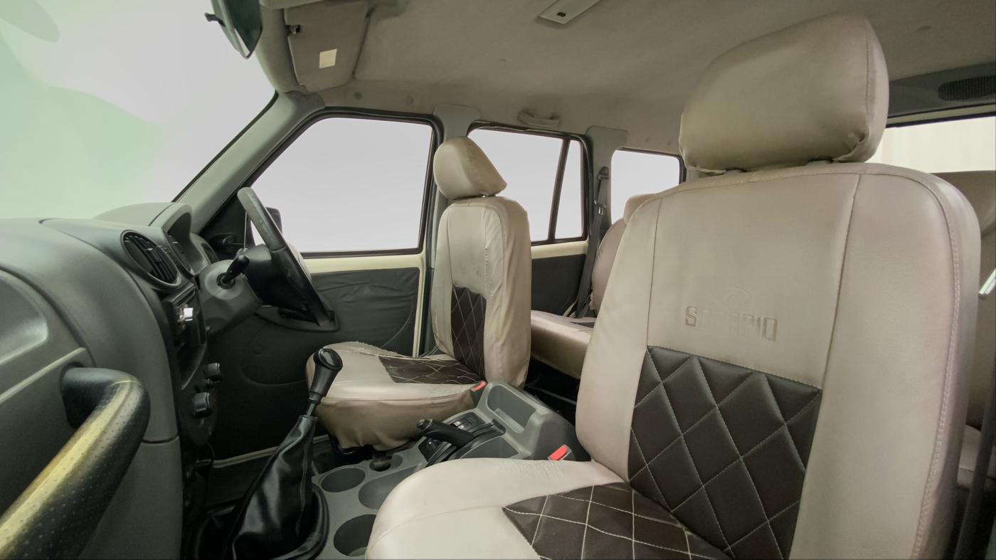2012 Mahindra Scorpio LX BS III, Diesel, Manual, 84,884 km, Right Side Front Door Cabin