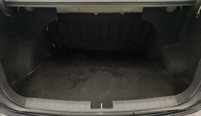 2015 Hyundai Xcent BASE 1.2, Petrol, Manual, 42,895 km, Boot Inside