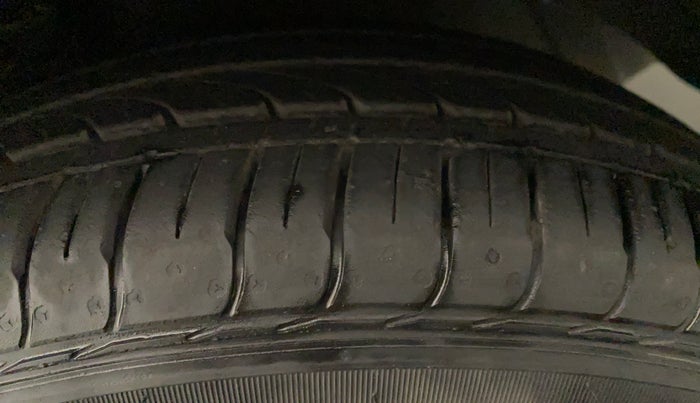 2015 Hyundai Xcent BASE 1.2, Petrol, Manual, 42,895 km, Left Rear Tyre Tread