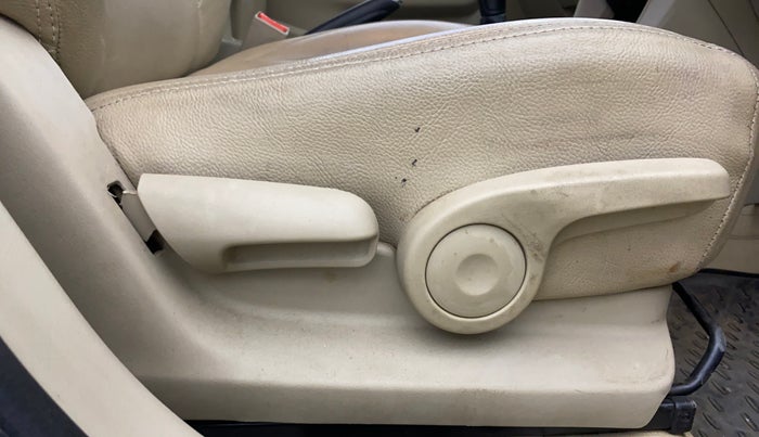 2017 Maruti Ciaz ZDI SHVS, Diesel, Manual, 68,320 km, Driver Side Adjustment Panel