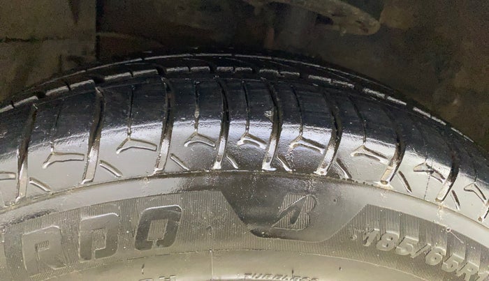 2017 Maruti Ciaz ZDI SHVS, Diesel, Manual, 68,320 km, Left Front Tyre Tread