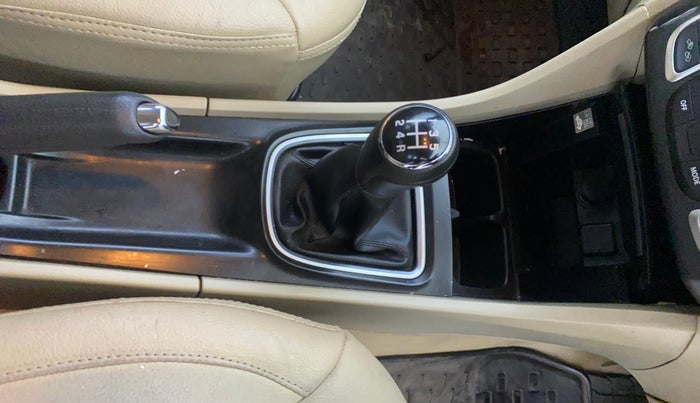 2017 Maruti Ciaz ZDI SHVS, Diesel, Manual, 68,320 km, Gear Lever