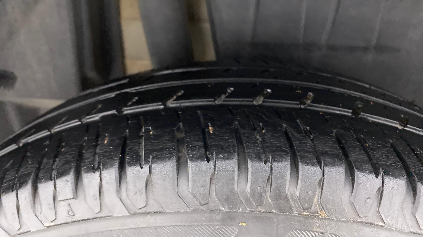 2017 Maruti Dzire ZXI AMT, Petrol, Automatic, 35,417 km, Right Rear Tyre Tread