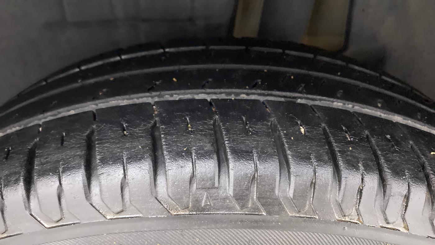 2017 Maruti Dzire ZXI AMT, Petrol, Automatic, 35,417 km, Left Rear Tyre Tread