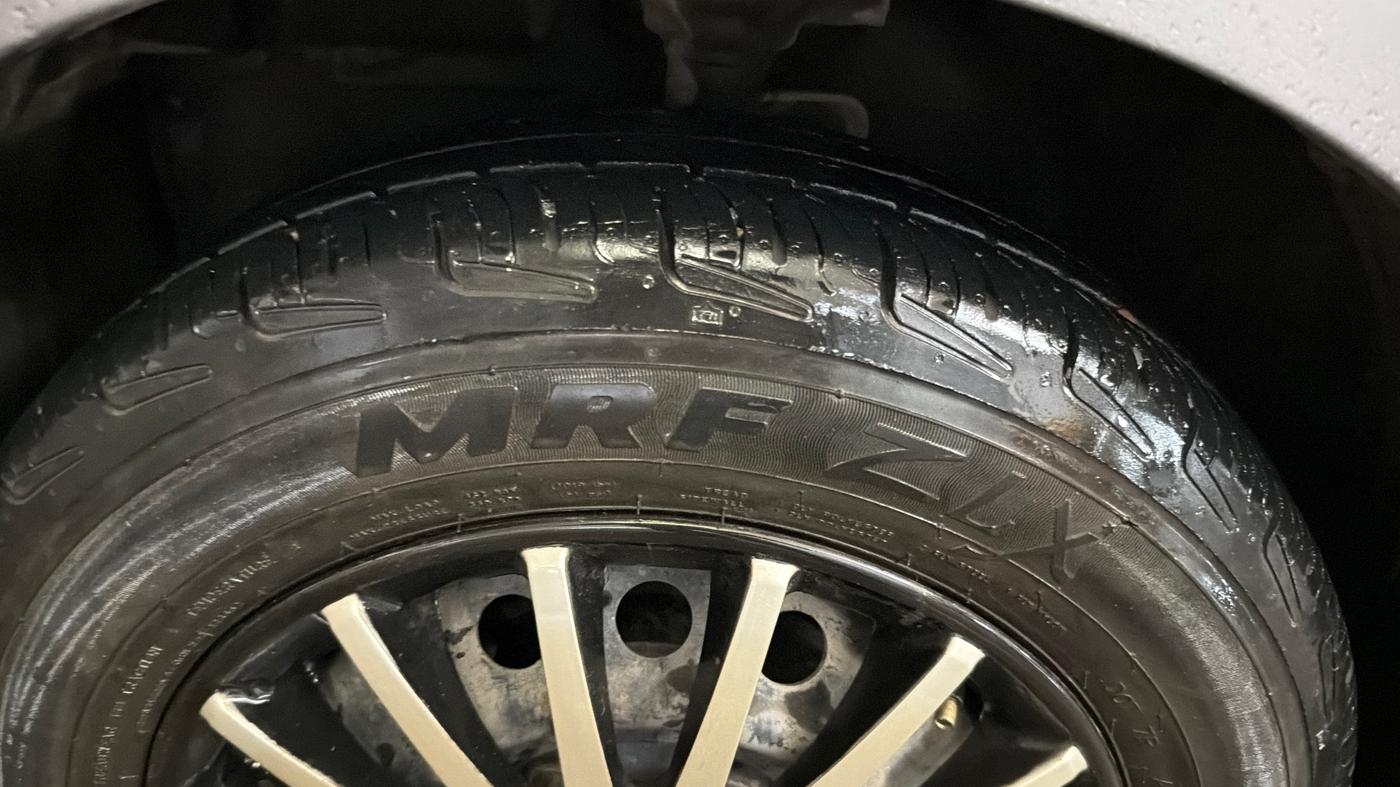 2016 Maruti Celerio VXI AMT, CNG, Automatic, 67,021 km, Left Front Tyre Tread