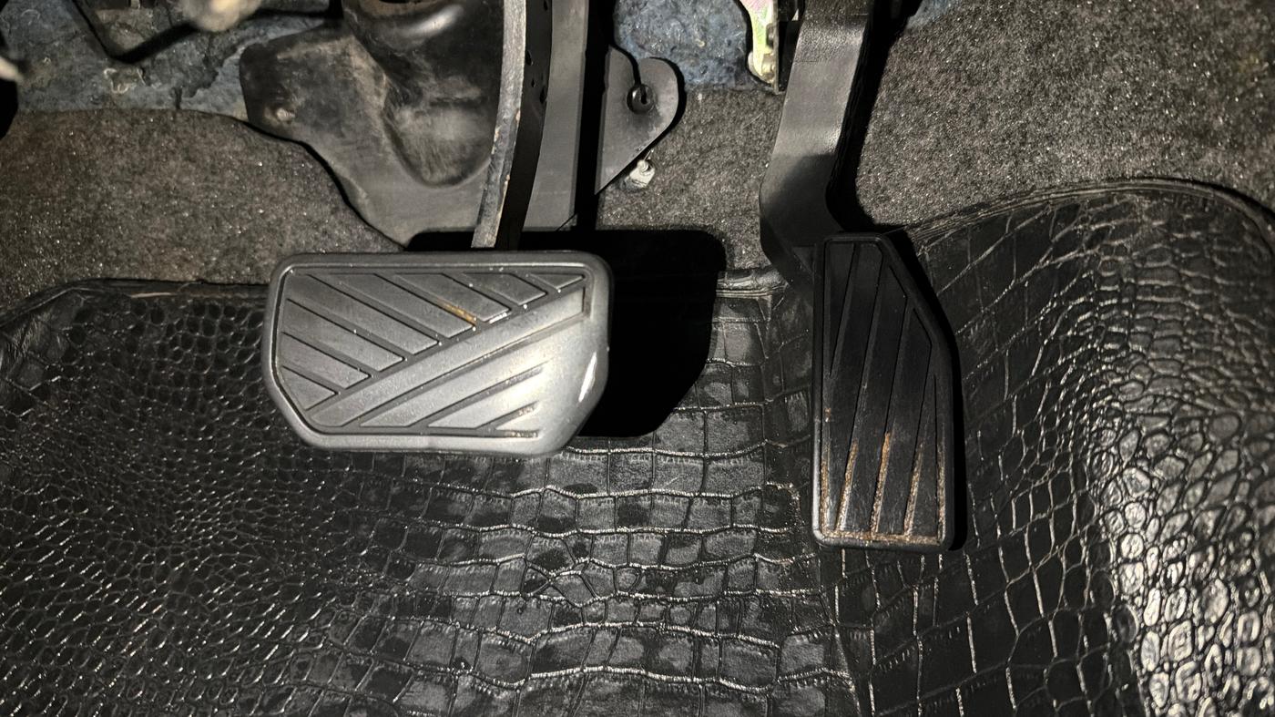 2016 Maruti Celerio VXI AMT, CNG, Automatic, 67,021 km, Pedals