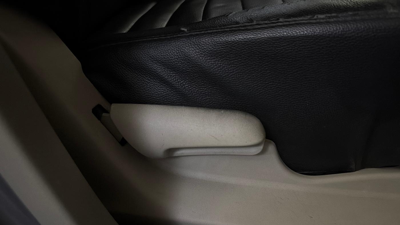2016 Maruti Celerio VXI AMT, CNG, Automatic, 67,021 km, Driver Side Adjustment Panel