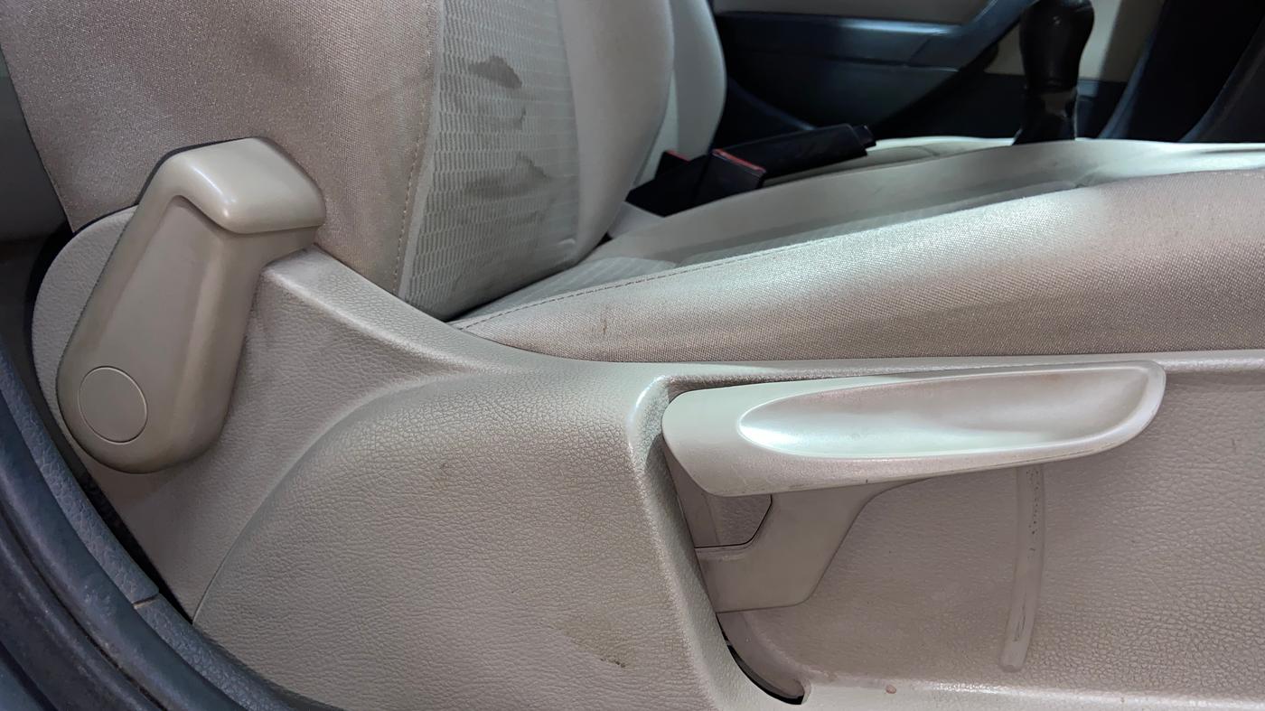 2013 Volkswagen Polo COMFORTLINE 1.2L, Diesel, Manual, 1,05,849 km, Driver Side Adjustment Panel