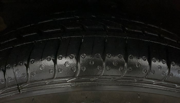 2019 Maruti Celerio VXI CNG, CNG, Manual, 50,834 km, Left Front Tyre Tread