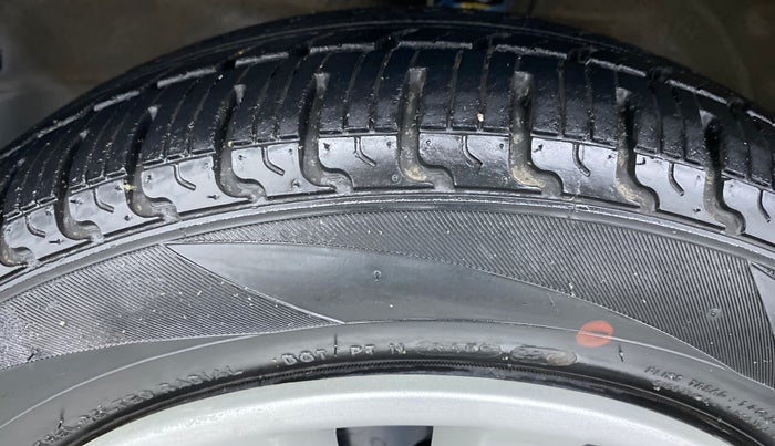 2017 Maruti Wagon R 1.0 VXI, Petrol, Manual, 35,775 km, Left Front Tyre Tread