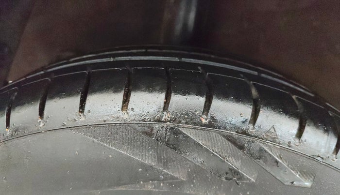 2016 Hyundai Grand i10 MAGNA 1.2 KAPPA VTVT, Petrol, Manual, 45,536 km, Right Rear Tyre Tread