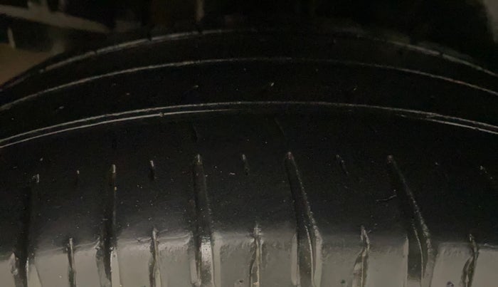 2019 Maruti Ertiga ZXI AT SHVS, Petrol, Automatic, 42,989 km, Right Rear Tyre Tread