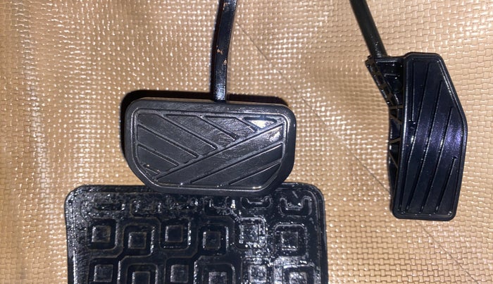 2019 Maruti Ertiga ZXI AT SHVS, Petrol, Automatic, 42,989 km, Pedals