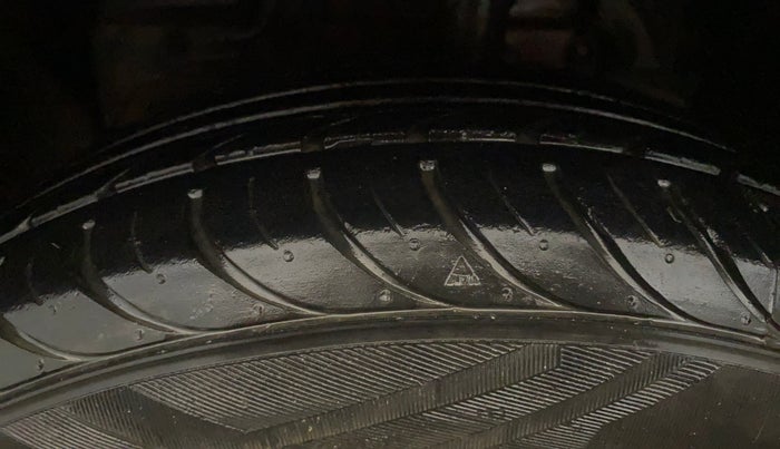 2015 Ford Figo Aspire TREND 1.2 PETROL, Petrol, Manual, 45,957 km, Left Front Tyre Tread