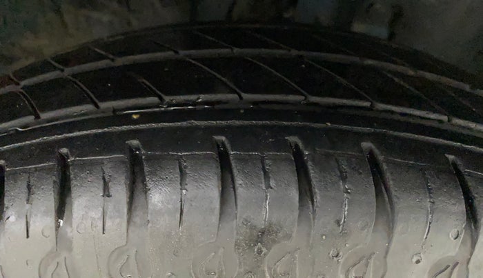 2021 Renault Kwid CLIMBER 1.0 AMT (O), Petrol, Automatic, 15,048 km, Right Front Tyre Tread
