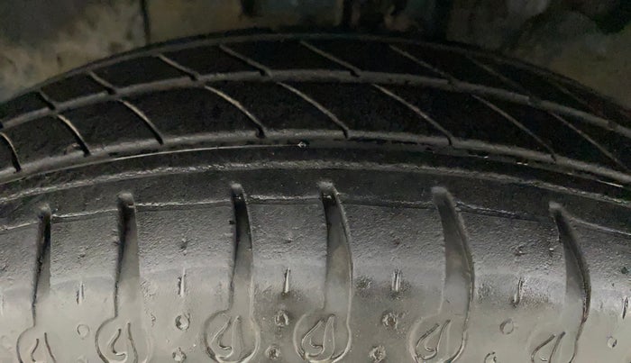 2021 Renault Kwid CLIMBER 1.0 AMT (O), Petrol, Automatic, 15,048 km, Left Front Tyre Tread