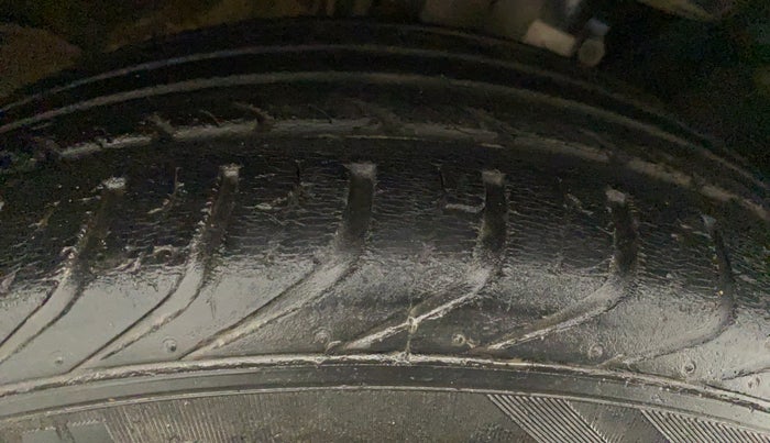 2017 Volkswagen Polo HIGHLINE1.2L, Petrol, Manual, 54,287 km, Right Rear Tyre Tread