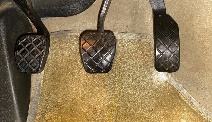 2017 Volkswagen Polo HIGHLINE1.2L, Petrol, Manual, 54,287 km, Pedals