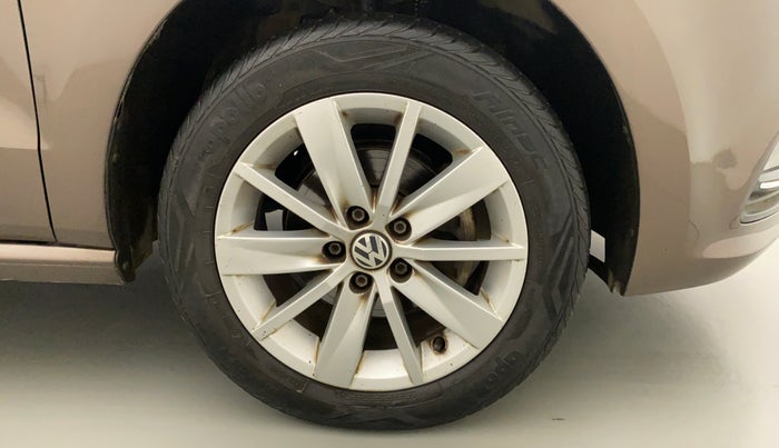 2017 Volkswagen Polo HIGHLINE1.2L, Petrol, Manual, 54,287 km, Right Front Wheel