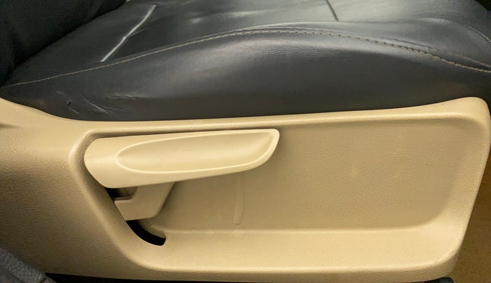 2017 Volkswagen Polo HIGHLINE1.2L, Petrol, Manual, 54,287 km, Driver Side Adjustment Panel