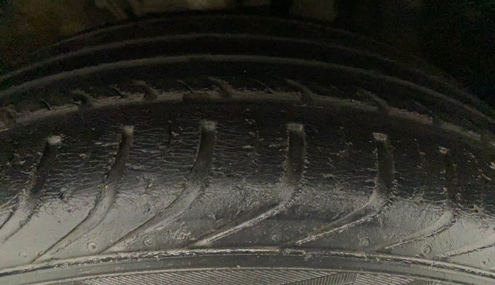 2017 Volkswagen Polo HIGHLINE1.2L, Petrol, Manual, 54,287 km, Right Front Tyre Tread