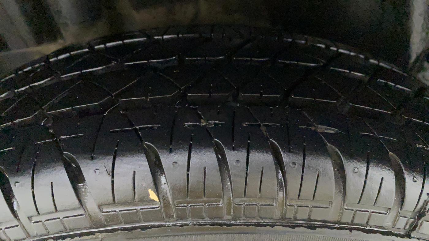 2012 Maruti Swift VXI D, Petrol, Manual, 74,741 km, Right Rear Tyre Tread
